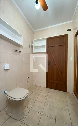 Casa à venda com 430m², 5 quartos e 5 vagasBanheiro Social