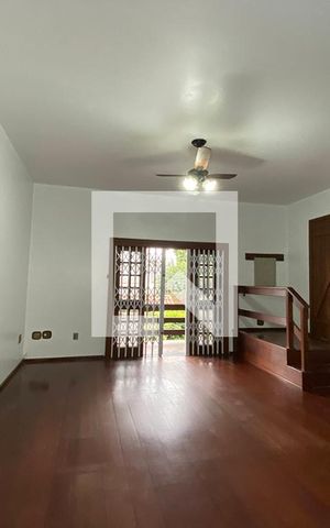 Casa à venda com 430m², 5 quartos e 5 vagasSala