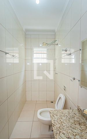 Casa para alugar com 116m², 2 quartos e 1 vaga Casa para alugar com 116m², 2 quartos e 1 vagaBanheiro