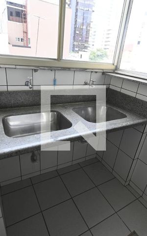 Apartamento à venda com 198m², 4 quartos e 2 vagas Apartamento à venda com 198m², 4 quartos e 2 vagasÁrea de Serviço