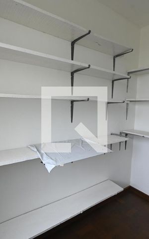 Apartamento à venda com 198m², 4 quartos e 2 vagas Apartamento à venda com 198m², 4 quartos e 2 vagasDespensa
