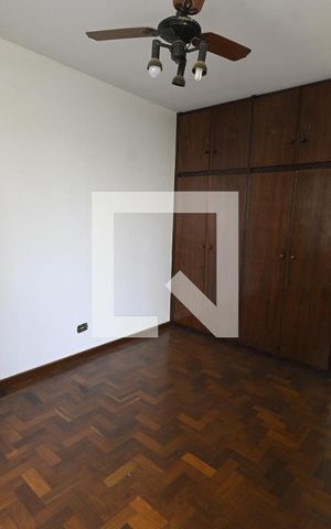 Apartamento à venda com 198m², 4 quartos e 2 vagas Apartamento à venda com 198m², 4 quartos e 2 vagasQuarto 2
