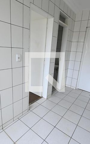 Apartamento à venda com 198m², 4 quartos e 2 vagas Apartamento à venda com 198m², 4 quartos e 2 vagasÁrea de Serviço