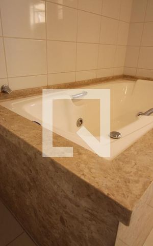 Apartamento para alugar com 241m², 4 quartos e 4 vagasBanheiro suíte 1