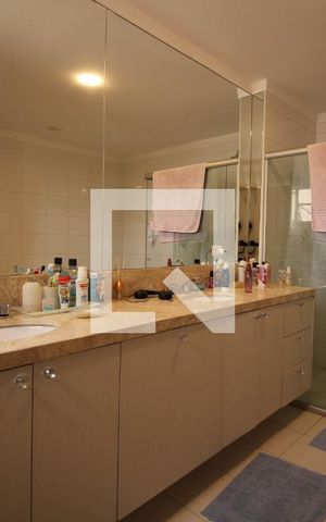 Apartamento para alugar com 241m², 4 quartos e 4 vagasBanheiro suíte 1