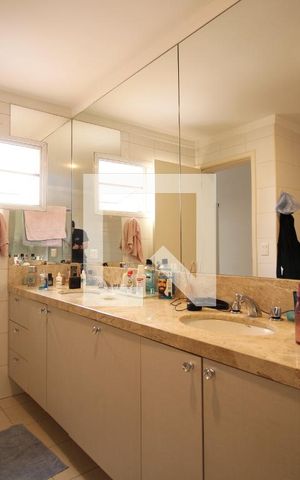 Apartamento para alugar com 241m², 4 quartos e 4 vagasBanheiro suíte 1