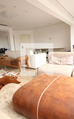 Apartamento para alugar com 241m², 4 quartos e 4 vagasSala