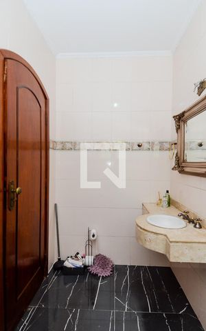 Casa à venda com 650m², 5 quartos e 6 vagasBanheiro da Suíte 1