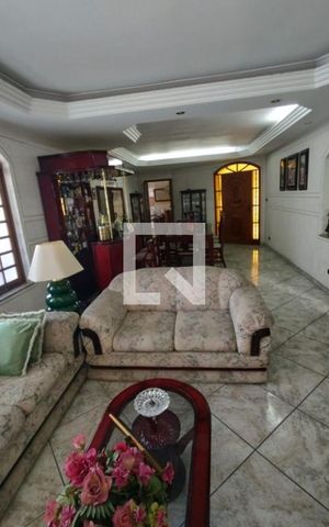 Casa à venda com 337m², 3 quartos e 7 vagas