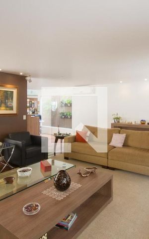Casa à venda com 450m², 4 quartos e 4 vagasSala de Estar
