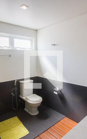 Casa à venda com 450m², 4 quartos e 4 vagasBanheiro Suíte 2