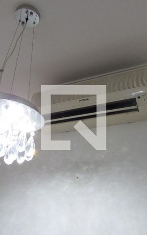 Apartamento à venda com 65m², 2 quartos e 1 vagaSala - Ar condicionado e Lustre