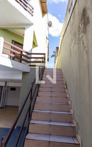 Casa à venda com 600m², 5 quartos e 4 vagasEscada