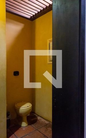 Casa à venda com 2700m², 6 quartos e 2 vagasBanheiro 4