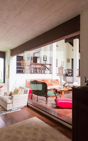 Casa à venda com 2700m², 6 quartos e 2 vagasSala