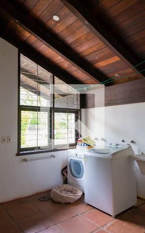 Casa à venda com 2700m², 6 quartos e 2 vagasÁrea de Serviço