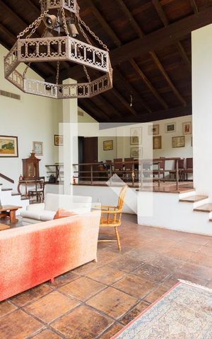 Casa à venda com 2700m², 6 quartos e 2 vagasSala