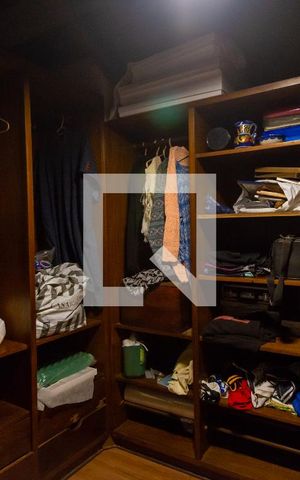 Casa à venda com 2700m², 6 quartos e 2 vagasCloset da Suíte 2