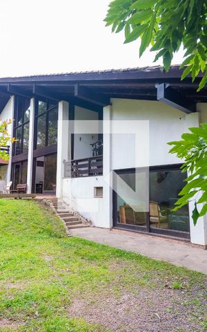 Casa à venda com 2700m², 6 quartos e 2 vagasFachada