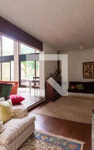 Casa à venda com 2700m², 6 quartos e 2 vagasSala