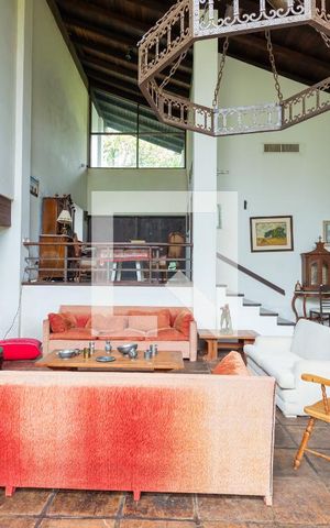 Casa à venda com 2700m², 6 quartos e 2 vagasSala