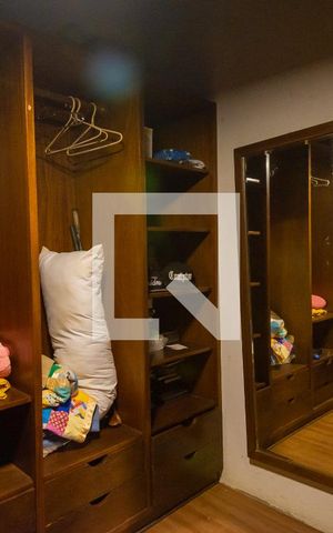 Casa à venda com 2700m², 6 quartos e 2 vagasCloset da Suíte 2