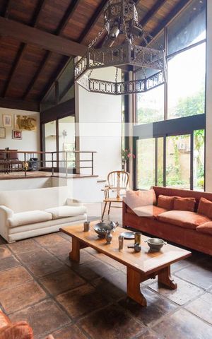 Casa à venda com 2700m², 6 quartos e 2 vagasSala