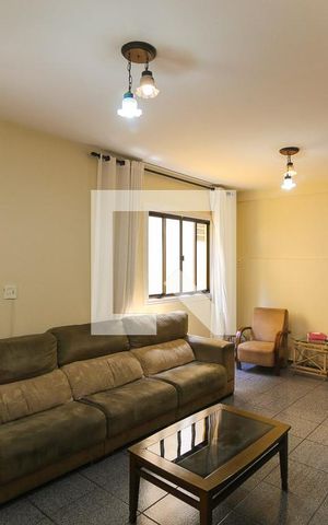 Casa à venda com 269m², 3 quartos e 2 vagas Casa à venda com 269m², 3 quartos e 2 vagasSala