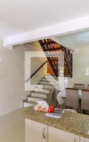 Casa à venda com 269m², 3 quartos e 2 vagas Casa à venda com 269m², 3 quartos e 2 vagasCozinha