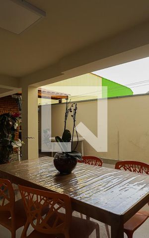 Casa à venda com 230m², 4 quartos e 3 vagasQuintal e Churrasqueira