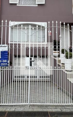 Casa à venda com 230m², 4 quartos e 3 vagasFachada