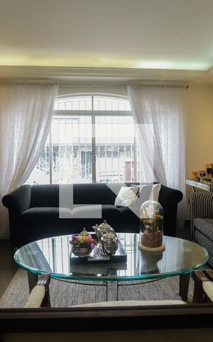 Casa à venda com 230m², 4 quartos e 3 vagasSala 1
