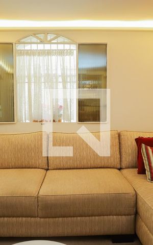 Casa à venda com 230m², 4 quartos e 3 vagasSala 2