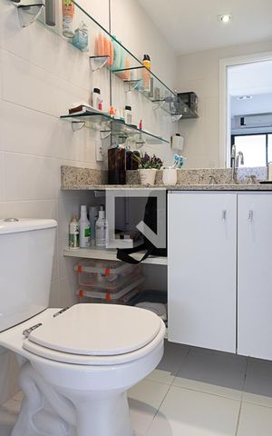 Apartamento à venda com 75m², 2 quartos e 1 vaga Apartamento à venda com 75m², 2 quartos e 1 vagaBanheiro
