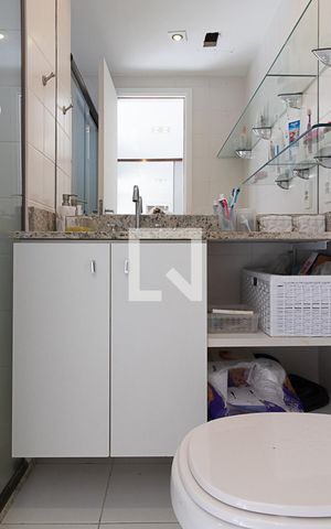 Apartamento à venda com 75m², 2 quartos e 1 vaga Apartamento à venda com 75m², 2 quartos e 1 vagaBanheiro Suíte