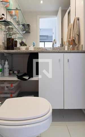 Apartamento à venda com 75m², 2 quartos e 1 vaga Apartamento à venda com 75m², 2 quartos e 1 vagaBanheiro