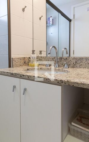 Apartamento à venda com 75m², 2 quartos e 1 vaga Apartamento à venda com 75m², 2 quartos e 1 vagaBanheiro Suíte