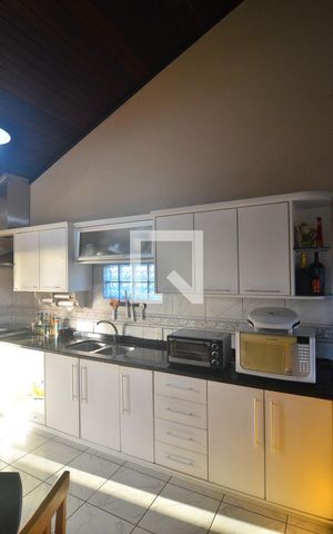 Casa para alugar com 400m², 3 quartos e 7 vagasCozinha