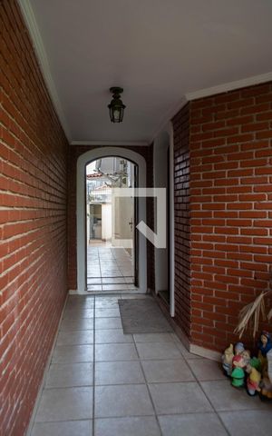 Casa para alugar com 239m², 3 quartos e 5 vagasEntrada