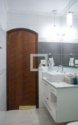 Casa para alugar com 239m², 3 quartos e 5 vagasBanheiro 