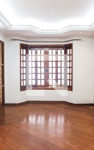 Casa à venda com 209m², 3 quartos e 3 vagasSala