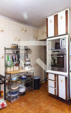Casa à venda com 460m², 4 quartos e 5 vagas Casa à venda com 460m², 4 quartos e 5 vagasCozinha