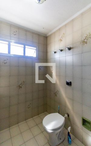 Casa à venda com 460m², 4 quartos e 5 vagas Casa à venda com 460m², 4 quartos e 5 vagasBanheiro da Suíte 4