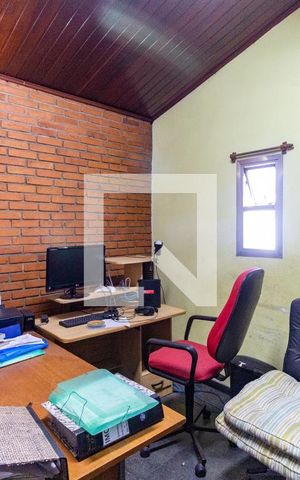Casa à venda com 460m², 4 quartos e 5 vagas Casa à venda com 460m², 4 quartos e 5 vagasEscritório