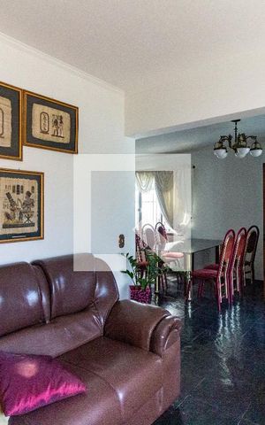 Casa à venda com 460m², 4 quartos e 5 vagas Casa à venda com 460m², 4 quartos e 5 vagasSala 1