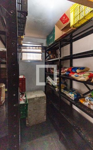 Casa à venda com 460m², 4 quartos e 5 vagas Casa à venda com 460m², 4 quartos e 5 vagasDespensa