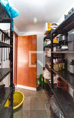 Casa à venda com 460m², 4 quartos e 5 vagas Casa à venda com 460m², 4 quartos e 5 vagasDespensa