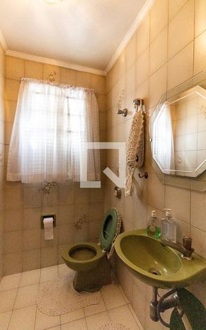 Casa à venda com 460m², 4 quartos e 5 vagas Casa à venda com 460m², 4 quartos e 5 vagasLavabo