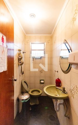 Casa à venda com 460m², 4 quartos e 5 vagas Casa à venda com 460m², 4 quartos e 5 vagasLavabo