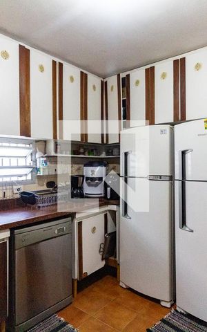 Casa à venda com 460m², 4 quartos e 5 vagas Casa à venda com 460m², 4 quartos e 5 vagasCozinha